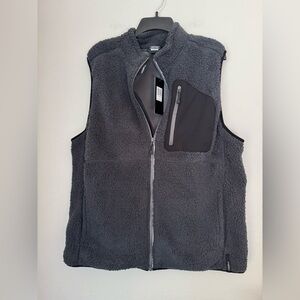 NWT Mens Motion Charcoal Gray Sherpa Vest - Size Large